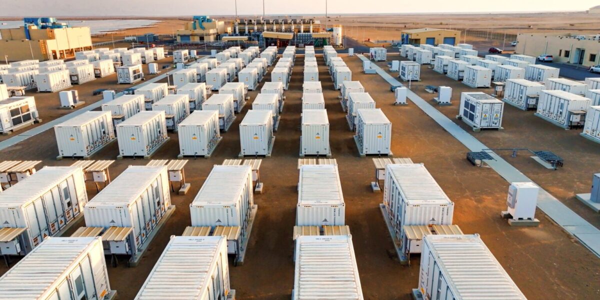 Inicia operación la mayor microrred solar aislada del mundo